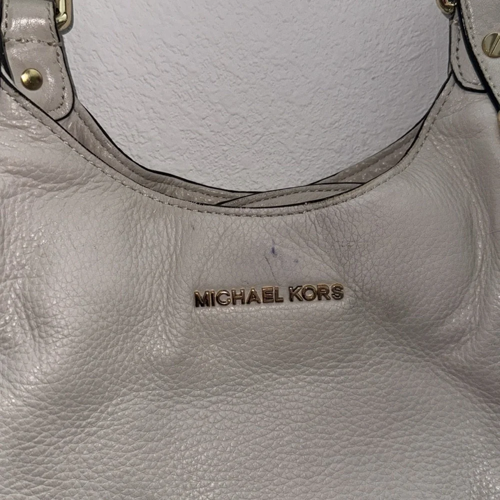 MICHAEL KORS Cream Leather Shoulder Bag